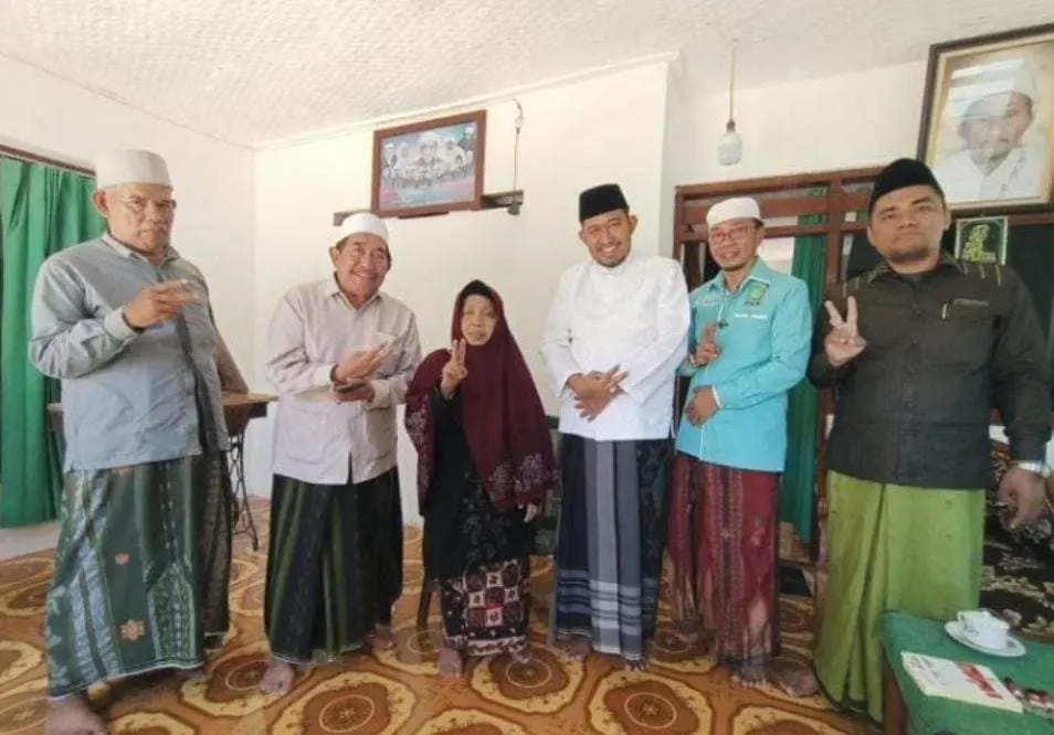 Dua Tokoh Ulama Kharismatik Kecamatan Gapura Ini Resmi Dukung Paslon FAHAM di Pilkada Semenep 2024