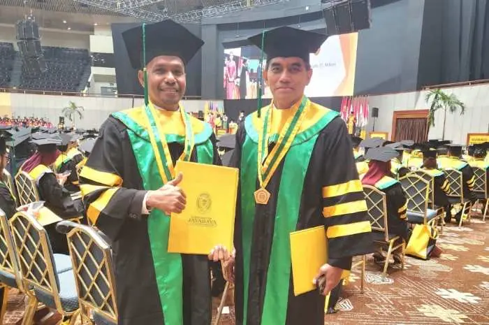 Tasrif M. Saleh Pengacara Asal Bima, Raih Gelar Doktor Ilmu Hukum