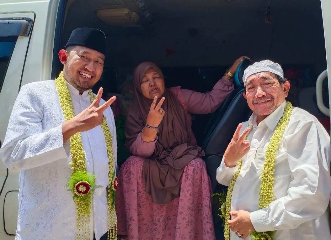 Sowan ke Ponpes Salafiyah Syafiiyah Sukorejo, Nyai Isyaiyah Intruksikan Santri dan Alumni Menangkan Paslon FAHAM di Pilkada Sumenep 