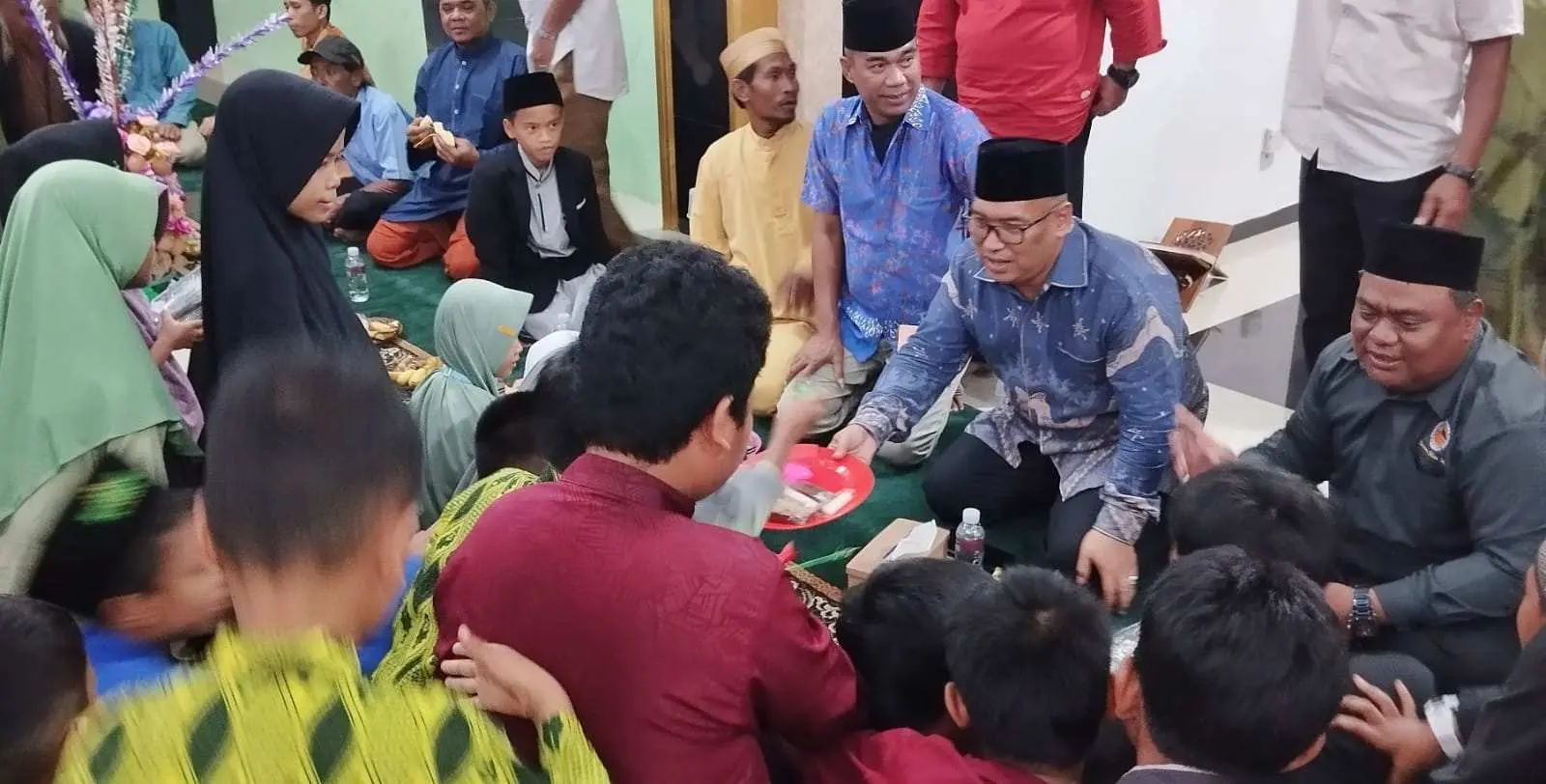 Hadiri Maulid Nabi, Warga Kabil Puji Kesederhanaan Cawagub Kepri Nyanyang Haris Pratamura
