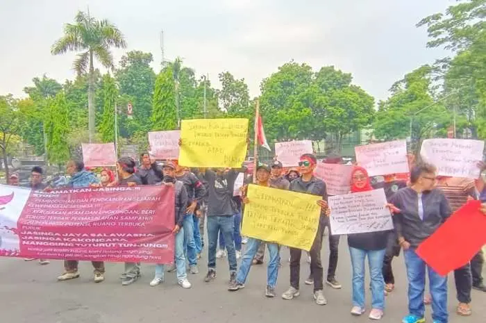 Aksi Demo di Depan Kantor Bupati, FKJN Tuntut Pemkab Bogor Bangun Kembali Pendopo Kewedanaan Jasinga