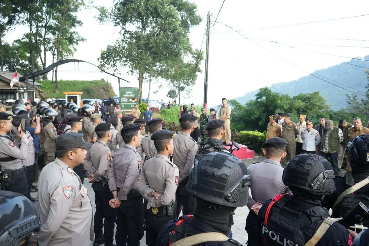 Pemkab Bogor Serius Tata Kawasan Puncak, Penertiban Tahap II Berlanjut Bangunan Liar di sepanjang Jalur Gantole-Puncak Pass Dibongkar