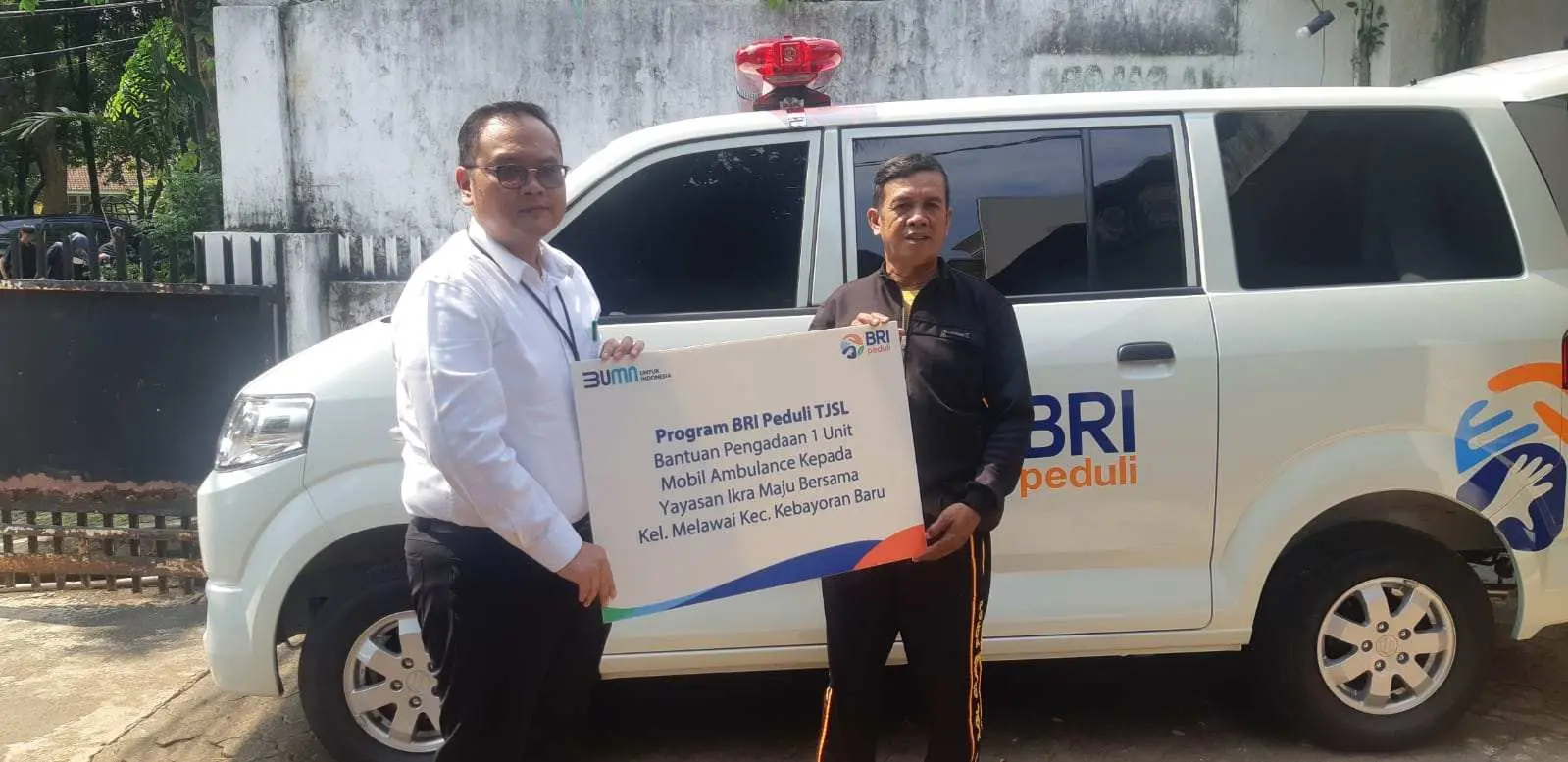 BRI Cabang Kebayoran Baru Serahkan Bantuan CSR 1 Unit Mobil Ambulans kepada Yayasan Ikra Maju Bersama