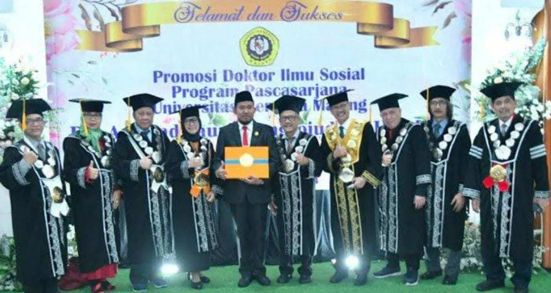 Bupati Sumenep Achmad Fauzi Raih Gelar Doktor Ilmu Sosial di Universitas Merdeka Malang dengan Predikat Cumlaude