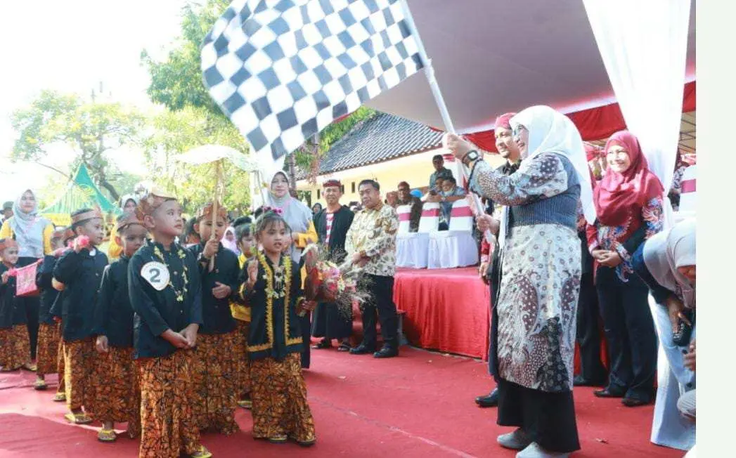 Bertajuk Ngopeni En Mainan Kona Disdik Sumenep Sukses Gelar Festival Tan Pangantanan Dhe’ Nong Dhe’ Ne’ Nang Tingkat TK dan SD