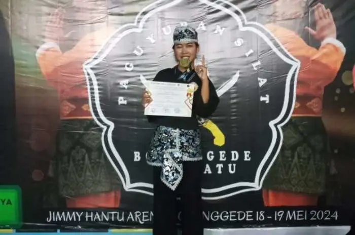 Grey Silia Permata Indah Sari Raih Medali Emas di Ajang Kejuaraan Pencak Silat Seni Tradisi Paguyuban Silat Bojonggede Bersatu Open 1