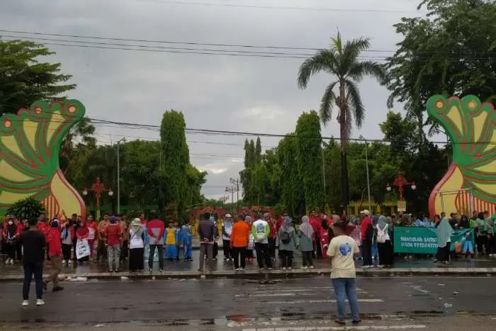 Peringati Hari Bumi, DLH Kabupaten Sumenep Tanam Ratusan Bibit Tanaman di Berbagai Titik