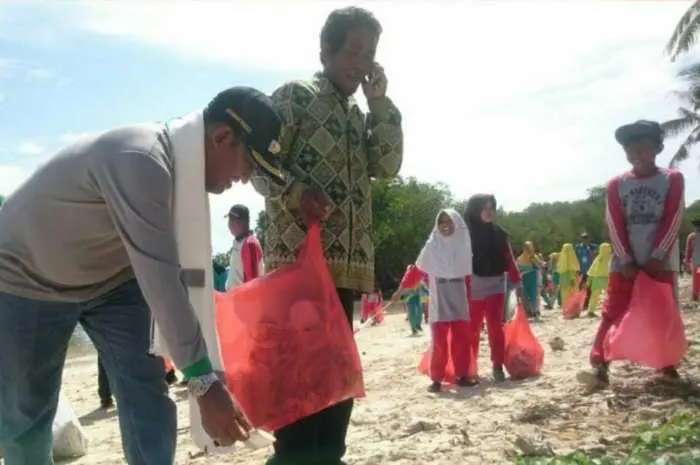 Komitemen Ciptakan Kota Sehat dan Asri, Bupati Sumenep Minta Warga Jaga Kebersihan Lingkungan