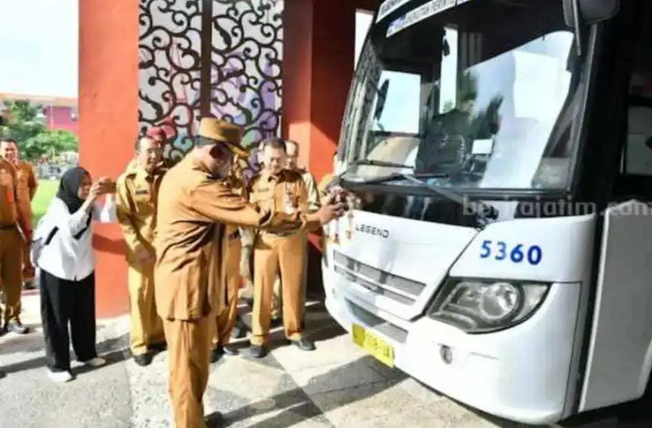 Bupati Sumenep Achmad Fauzi Luncurkan Bus Damri Sebagai Alat Angkutan Perintis di Pulau Kangean
