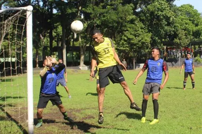 Jumat Sportivitas Kobarkan Semangat Prajurit Menarmed 2 Kostrad