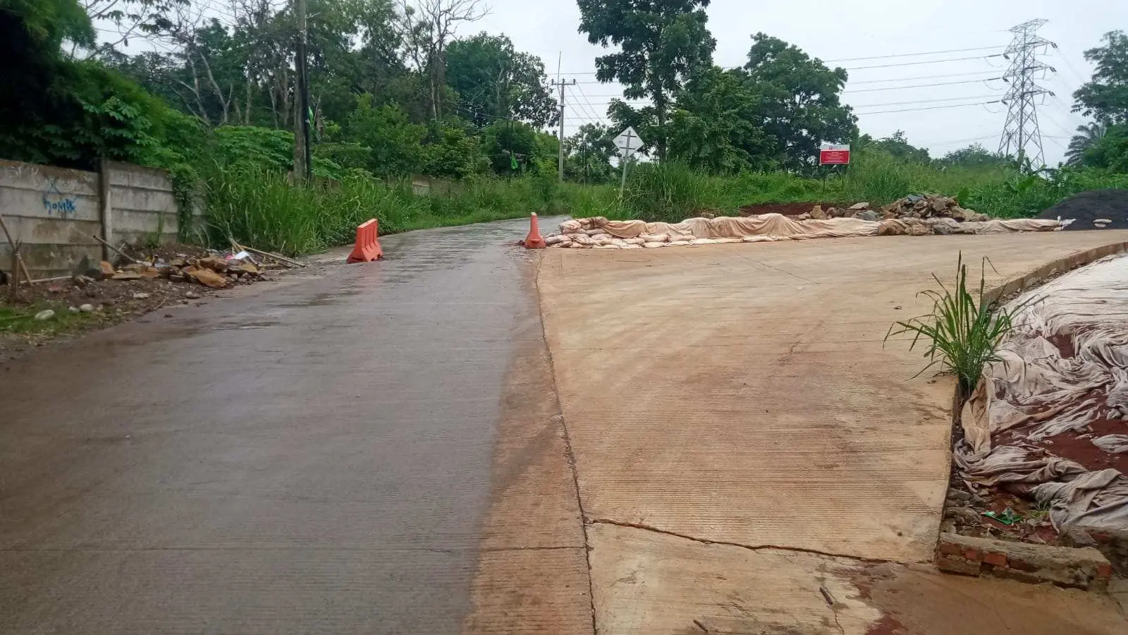 Kesal Akses Jalan Ditutup, Warga Citeureup Lakukan Aksi Protes ke Kades Pabuaran dan Pihak BRIN