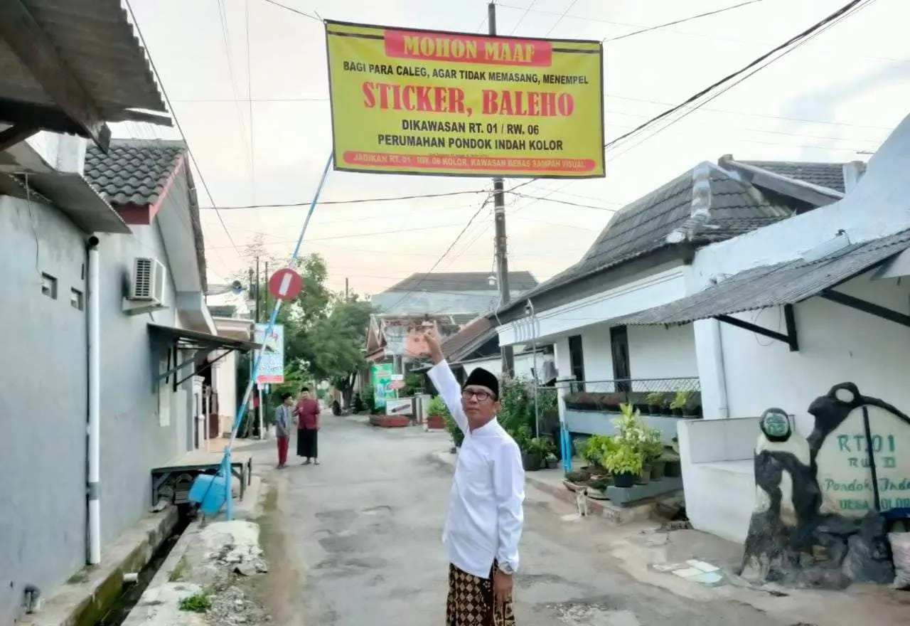 Warga RT 01/RW 06 Perumahan Pondok Indah Desa Kolor Sumenep Larang Pemasangan APK Caleg di Wilayahnya