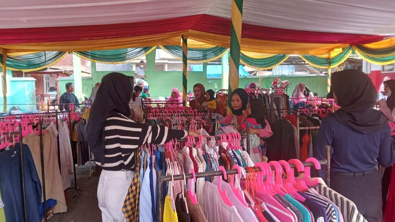 Relawan Peduli Bogor Barat Bersama Komunitas Ketumbar Gelar Bazar Gratis