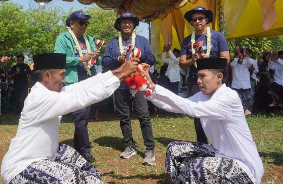 Bupati Sumenep Apresiasi Festival Pesisir Harmony In The Island of Oxygen yang Digelar Pulau Gili Iyang