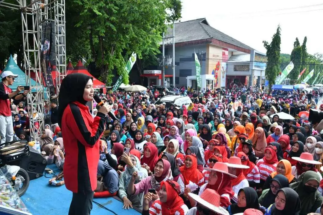 Rayakan Hari Ibu 2023, Nia Kurnia Fauzi Gandeng Ribuan Kaum Perempuan Gelar JJS