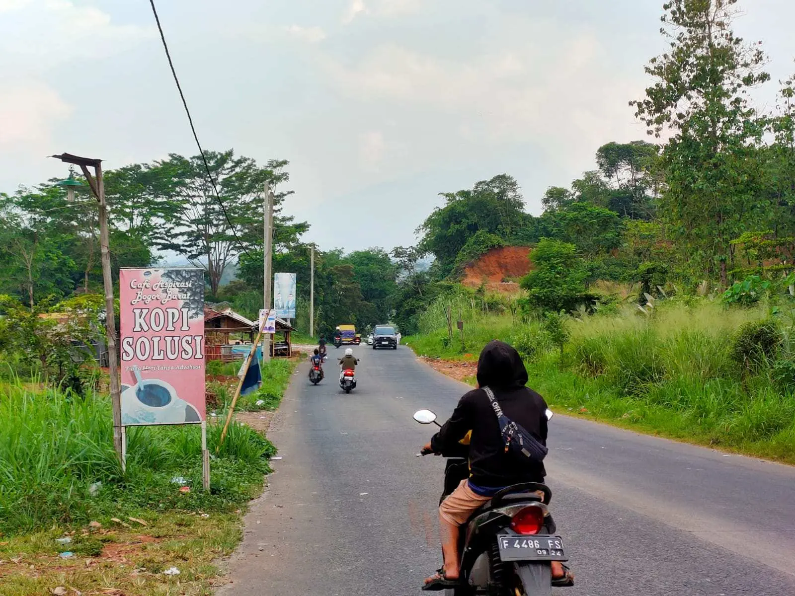 Warga Keluhkan Minimnya Lampu PJU di Jalan Lingkar Galuga