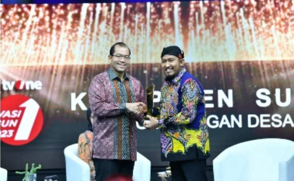 Sukses Kembangkan Desa Wisata, Achmad Fauzi Terima Penghargaan dari TV One dalam Inovasi Membangun Negeri