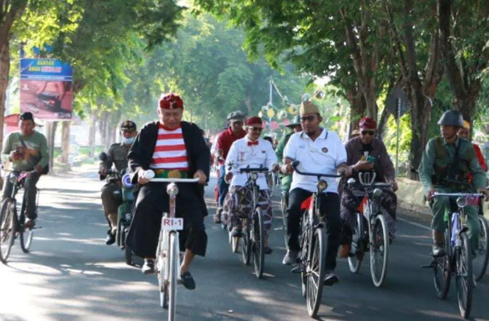 Meriahkan Hari Jadi Sumenep ke 754, Bupati Achmad Fauzi Lepas Ribuan Peserta Ngonthel Bareng