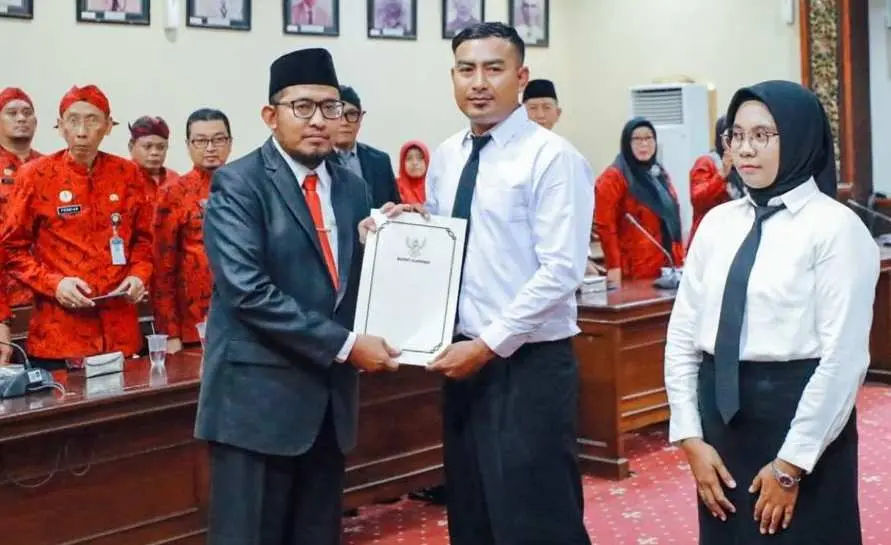 Bupati Achmad Fauzi Wongsojudo Serahkan SK PPPK Tenaga Teknis di Lingkungan Pemkab Sumenep