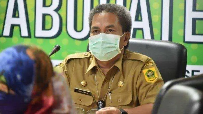 Hadijana Sentil Istri Camat Campuri Urusan Dinas Suami