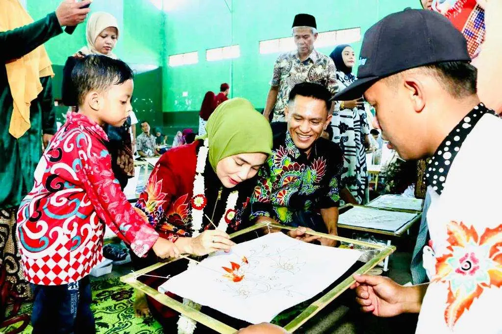 Hari Batik Nasional 2023, Owner Canteng Koneng Komitmen Terus Mencetak Pengrajin Batik Tulis dari Generasi Muda