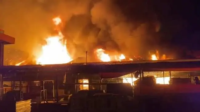 Kebakaran Hebat Melanda Kawasan Pasar Leuwiliang Bogor