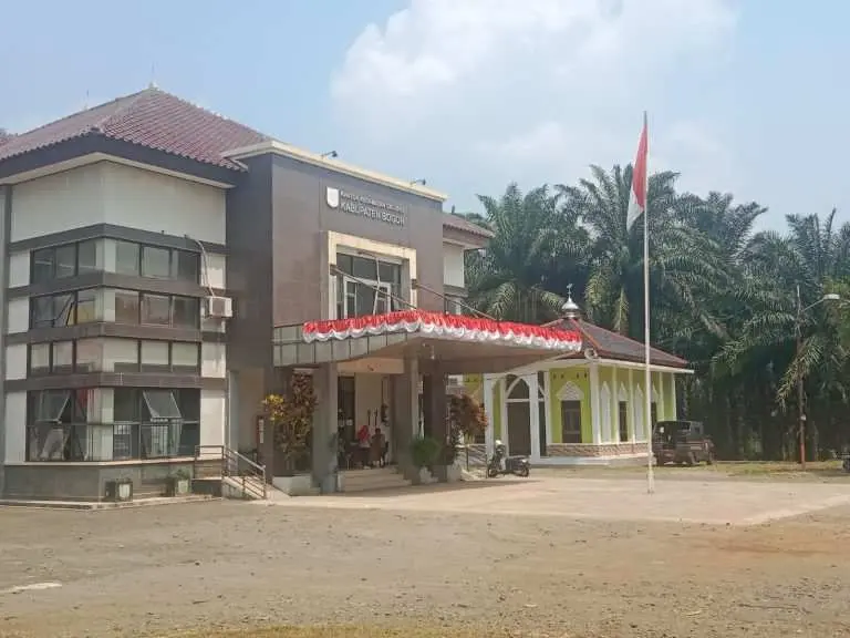 Pasca Pemanggilan 4 Pejabat Oleh Polres Bogor, Kantor Kecamatan Cigudeg Terpantau Sepi