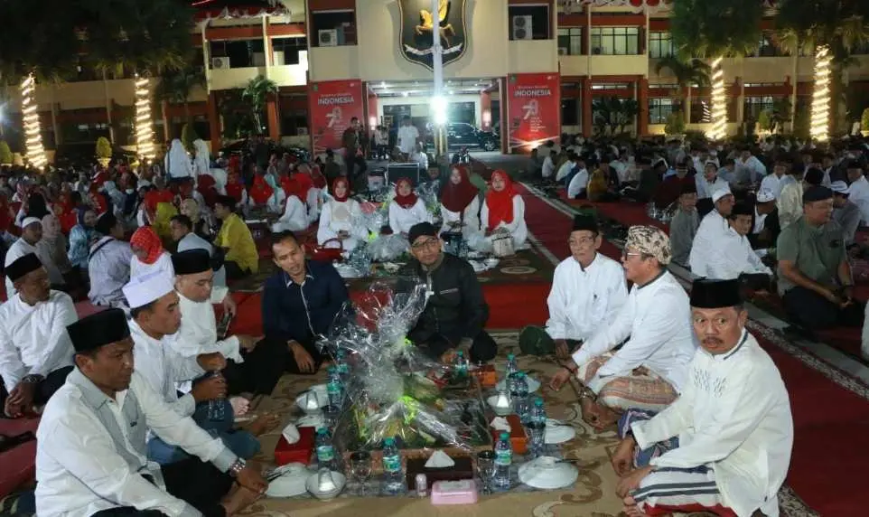 Rangkaian HUT Kemerdekaan RI ke 78, Pemkab Sumenep Gelar Syukuran Bersama Ribuan Masyarakat