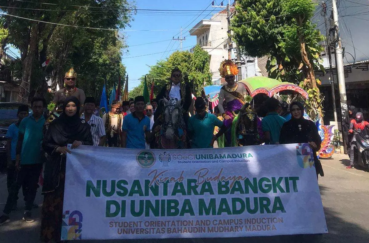 Ribuan Mahasiswa Baru Ikuti Kirab Budaya yang Bertajuk Nusantara Bangkit di UNIBA