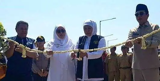 Didampingi Wabup Sumenep, Gubernur Jatim Resmikan Dermaga Dungkek dan Gili Iyang