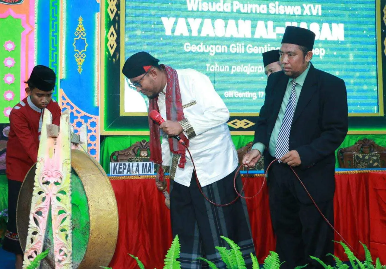 Hadiri Wisuda, Bupati Sumenep Resmikan Yayasan Al-Hasan Gili Genting sebagai Madrasah Berbasis Digital