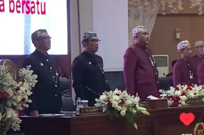 Iwan Setiawan Ditemani Ridwan Kamil Hadiri Rapat Paripurna Istimewa Peringatan HJB ke 541 di Gedung DPRD Kabupaten Bogor