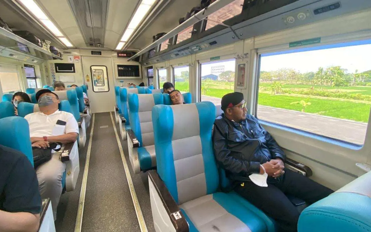 Hadiri Halal Bihalal KMY 2023, Bupati Sumenep Pilih Naik Kereta Api dari Surabaya ke Yogyakarta, Ini Alasannya