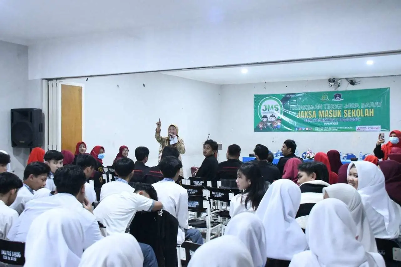 Tekan Kenakalan Remaja, Kejati Jabar Kenalkan Rambu Hukum di Sekolah