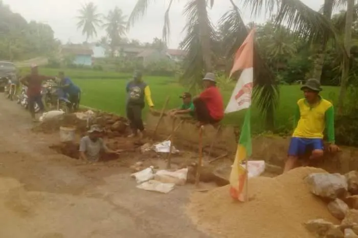 Kades Bogorejo Harapkan Bantuan Pemerintah Pesawaran Terkait Jebolnya Jembatan Way Gedong