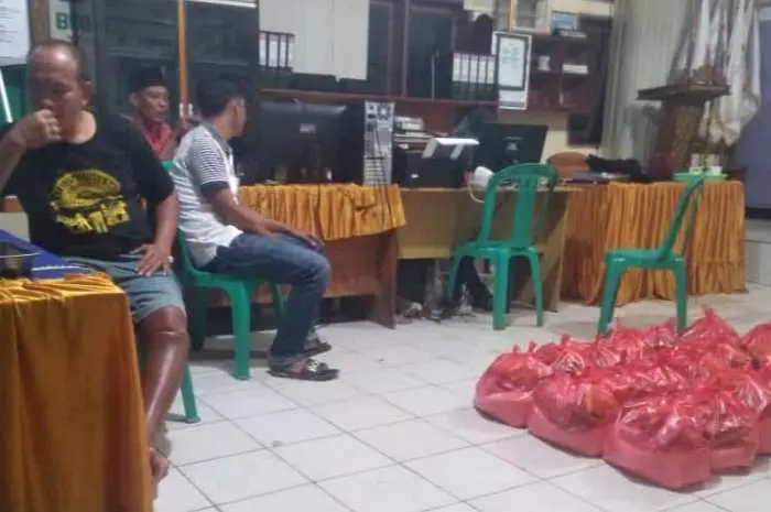 Peduli Warga Terdampak Banjir, Pemdes Padang Manis Pesawaran Berikan Sejumlah Bantuan