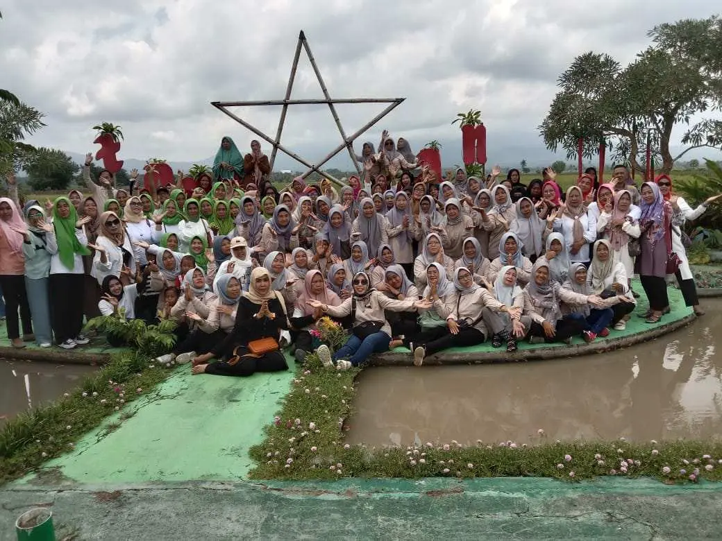 Sambut Ramadhan 1444 H, 400 Anggota KWT Gedong Tataan Padati Taman Wisata Sabin