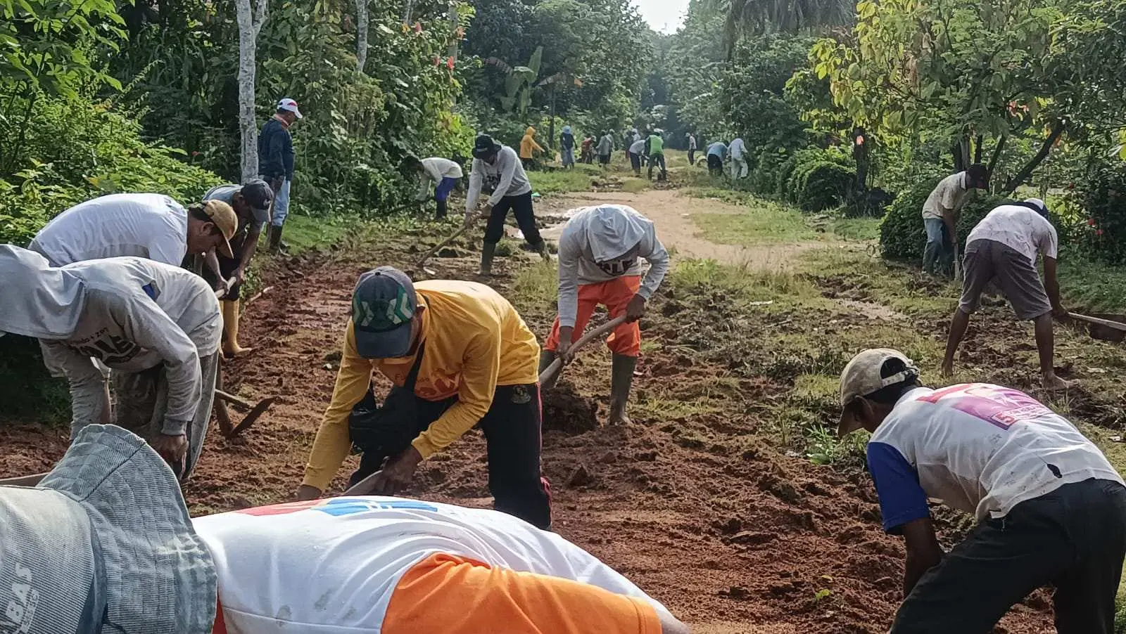Sambut Ramadhan, Kades Lumbirejo Ajak Warga dan Aparat Desa Kerja Bakti Bersihkan Lingkungan