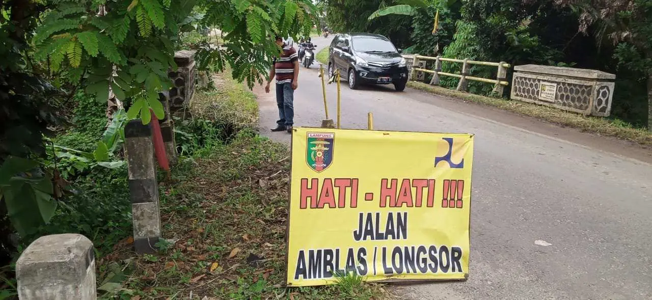 Warga Desa Suka Marga Berharap Jalan Yang Longsor Cepat Diperbaiki