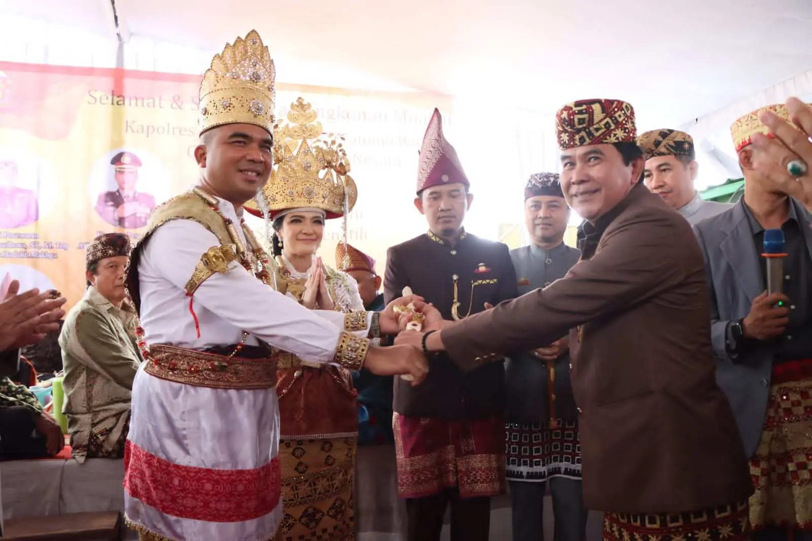 Kapolres Pesawaran Resmi Jadi Warga Adat Lampung Bergelar Suntan Permira Negara