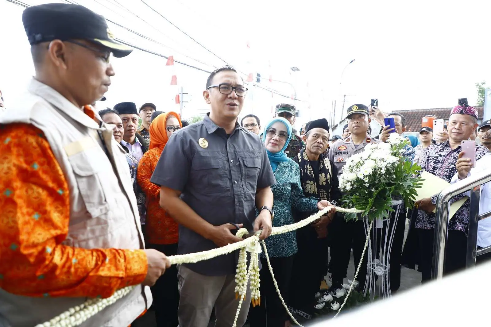 Cek Sejumlah Titik Infrastruktur Jalan Desa di Caringin Bogor, Iwan Setiawan Akan Lanjutkan Program Samisade Hingga 2024