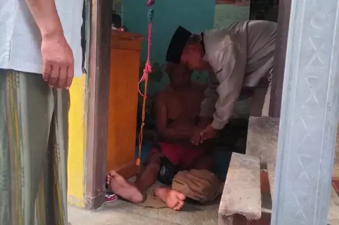 Kembali Blusukan, Muhidin Terjun Langsung Temui Warga yang Sedang Sakit