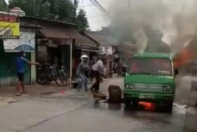 Diduga Alami Konsleting Listrik, Sebuah Angkot Jurusan Taman Sari-Ciapus Bogor Terbakar