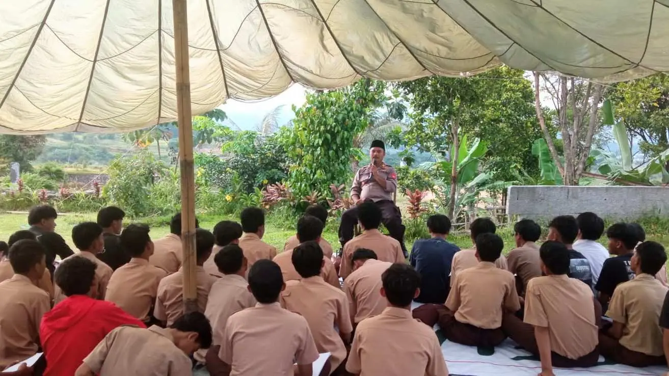 Wakapolsek AKP Dody Rosjadi Jadi Pemateri pada Kegiatan LDKS SMK Mutiara Insani Cibinong Bogor