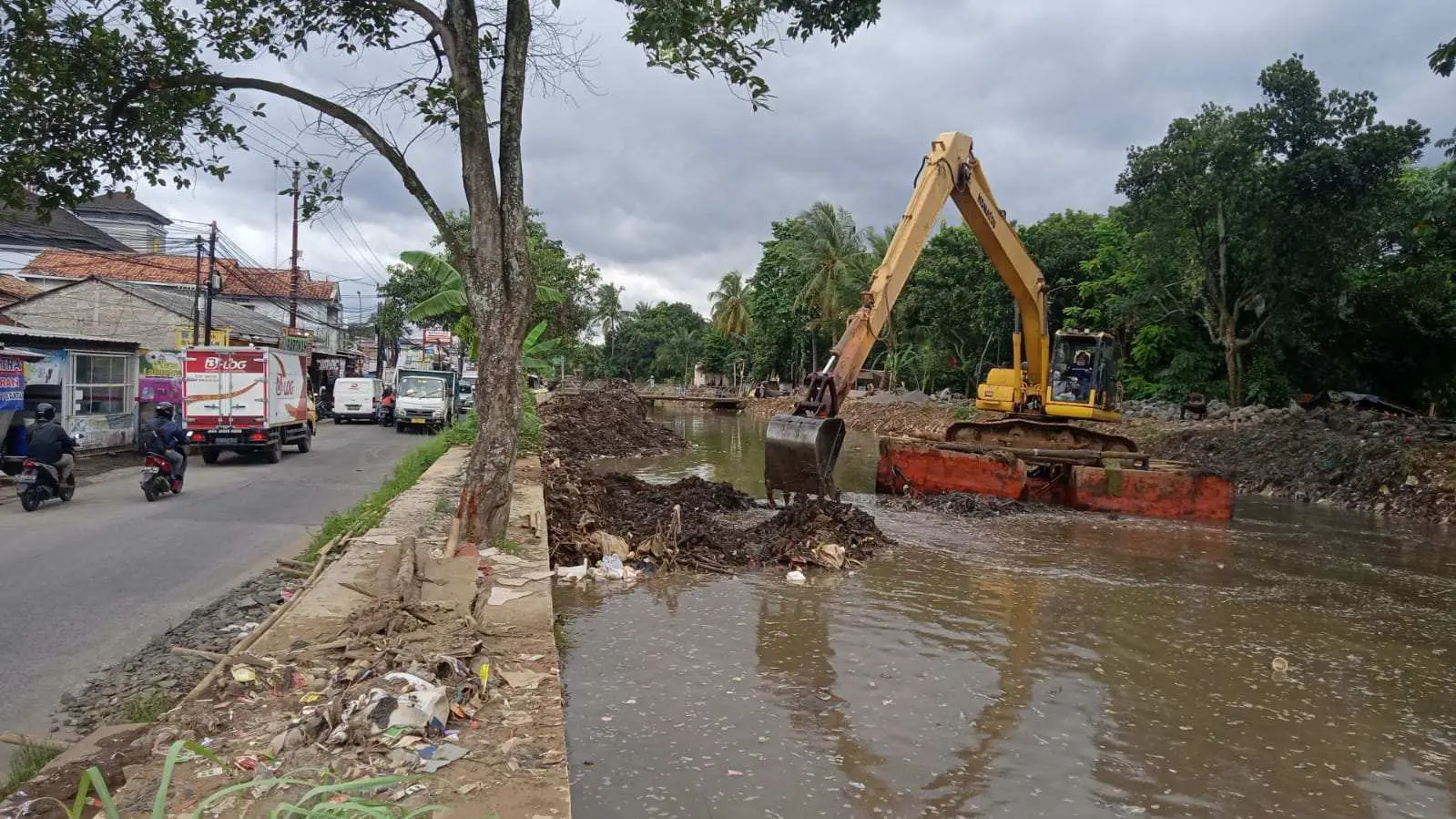 Gunakan BBM Non Subsidi, Pelaksana Normalisasi Kali Baru Barat Bojonggede Patut Diapresiasi