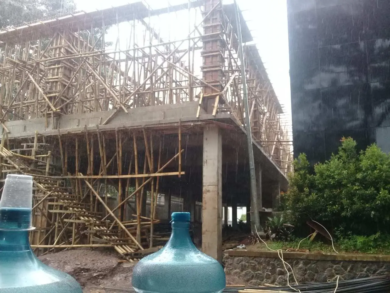 Selain Papan Proyek Tidak Lagi Terpasang di Lokasi Kerja, Penyedia Jasa Juga Diduga Abaikan K3