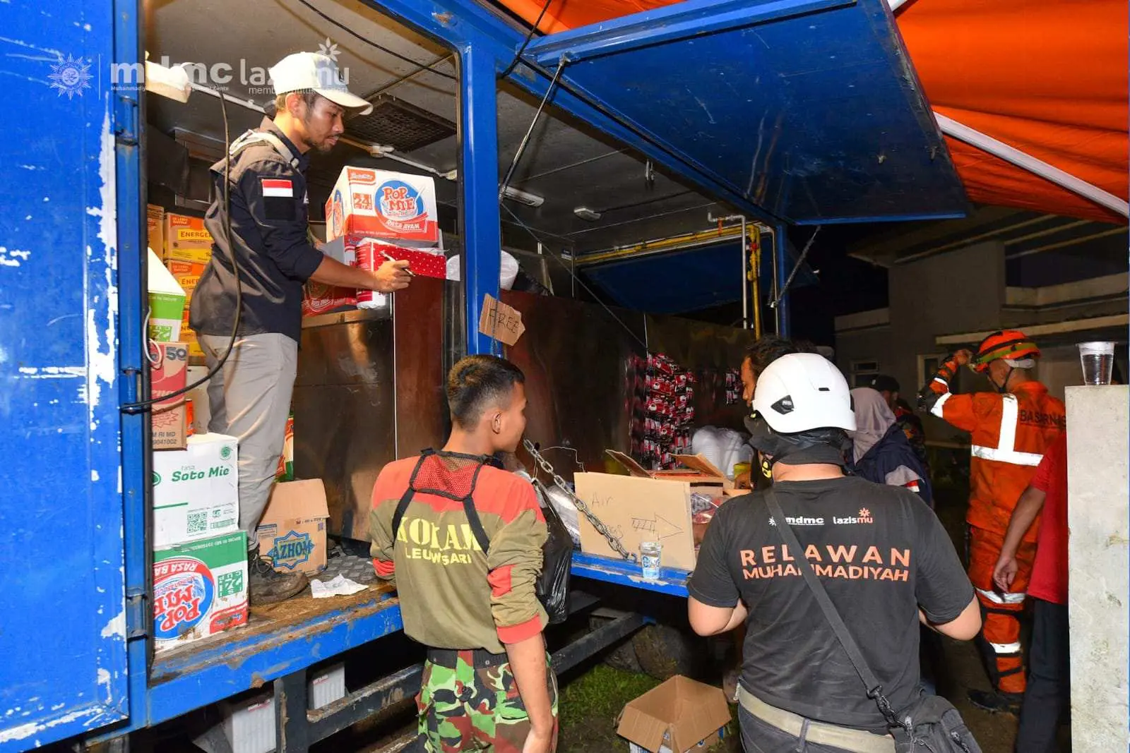 Tim Relawan Muhammadiyah Bangun Huntara di Lokasi Gempa Bumi Cianjur
