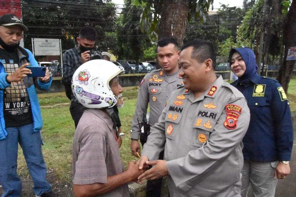Sambut HUT Humas Polri ke 71, Humas Polres Bogor Gelar Bakti Sosial