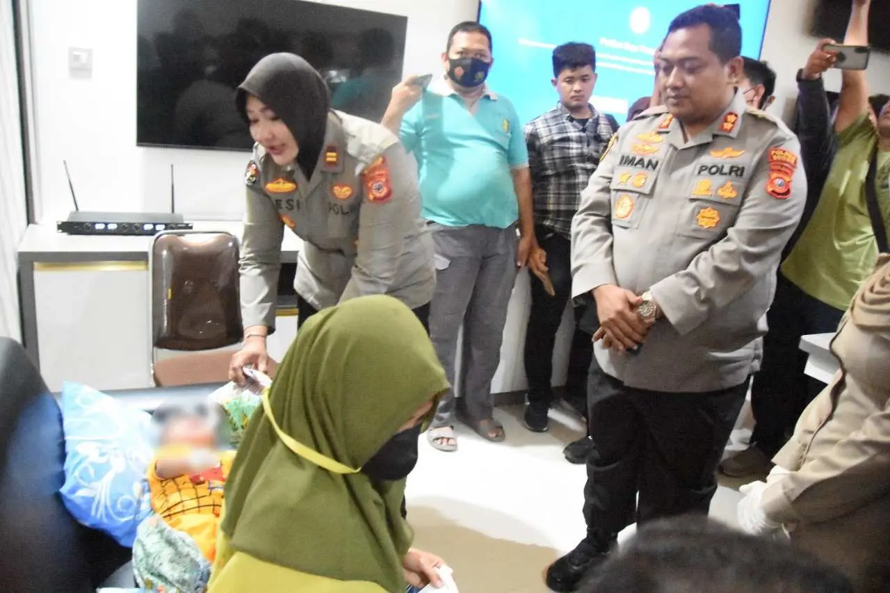 Penuh Haru, Polres Bogor Pertemukan Korban Ayah Sejuta Anak dengan Ibu Kandung