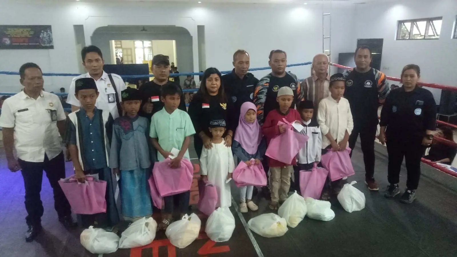 PT. Lisun Utama Jaya Santuni Anak Yatim Piatu di Acara Final Asosiasi Seni Tarung Tradisi Champions